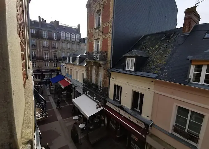 2 Pieces Au Coeur De Trouville / Rue Des Bains
